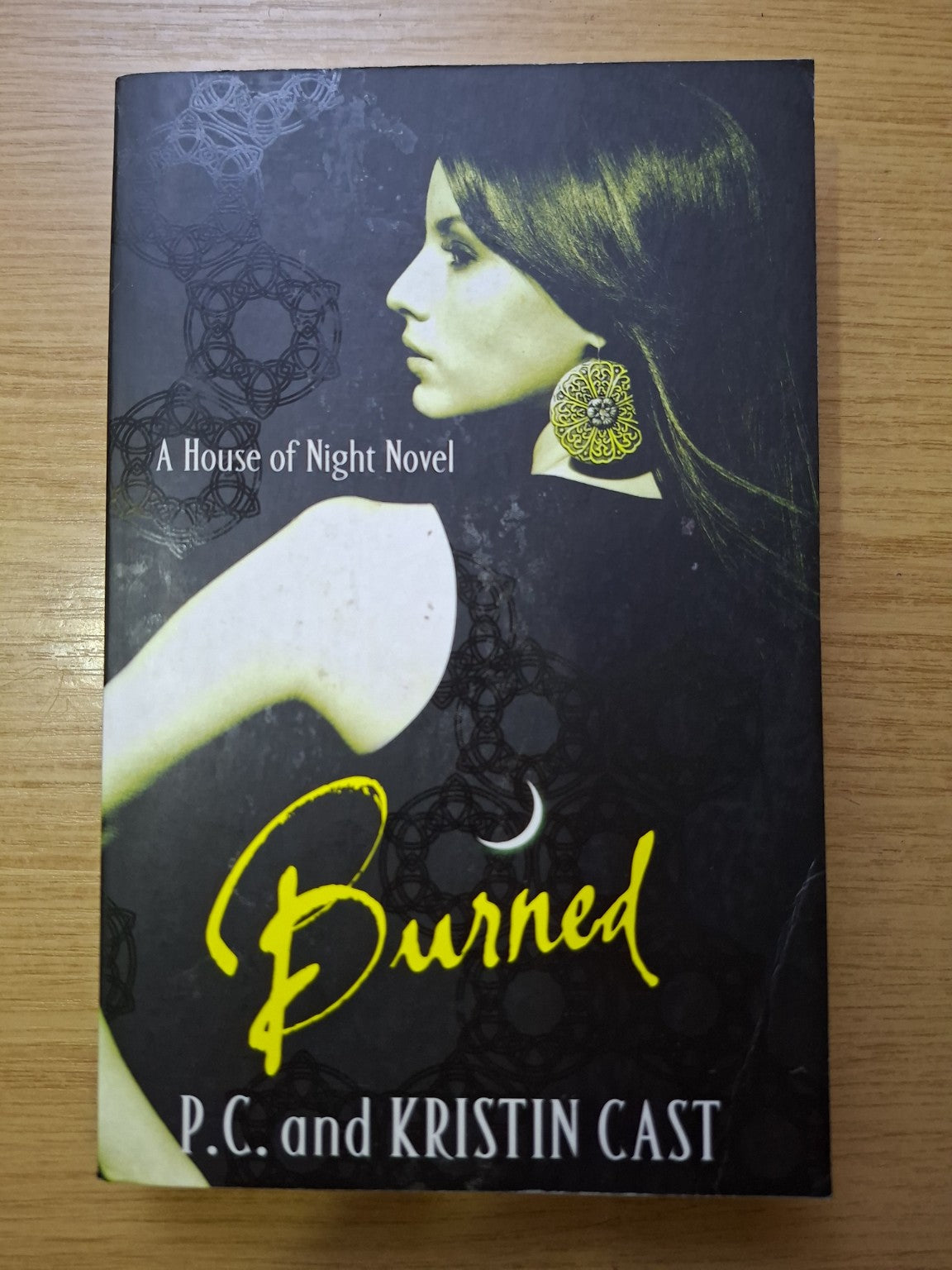 Burned – P.C. Cast &amp; Kristin Cast (Second Hand Book)