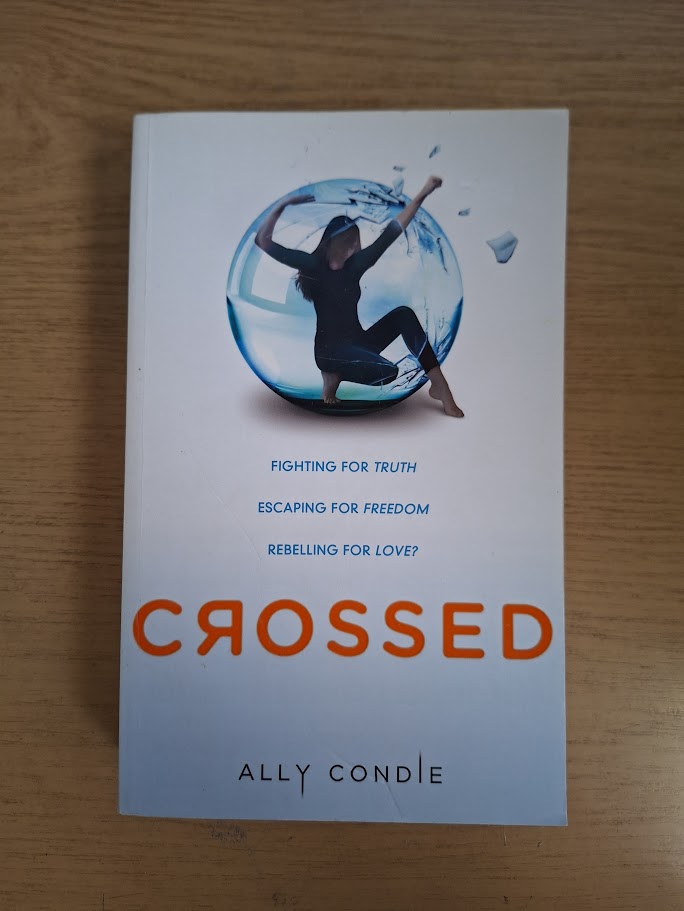 Crossed – Ally Condie (Matched Trilogy Book 2, 2011 Paperback, Second-Hand Book)