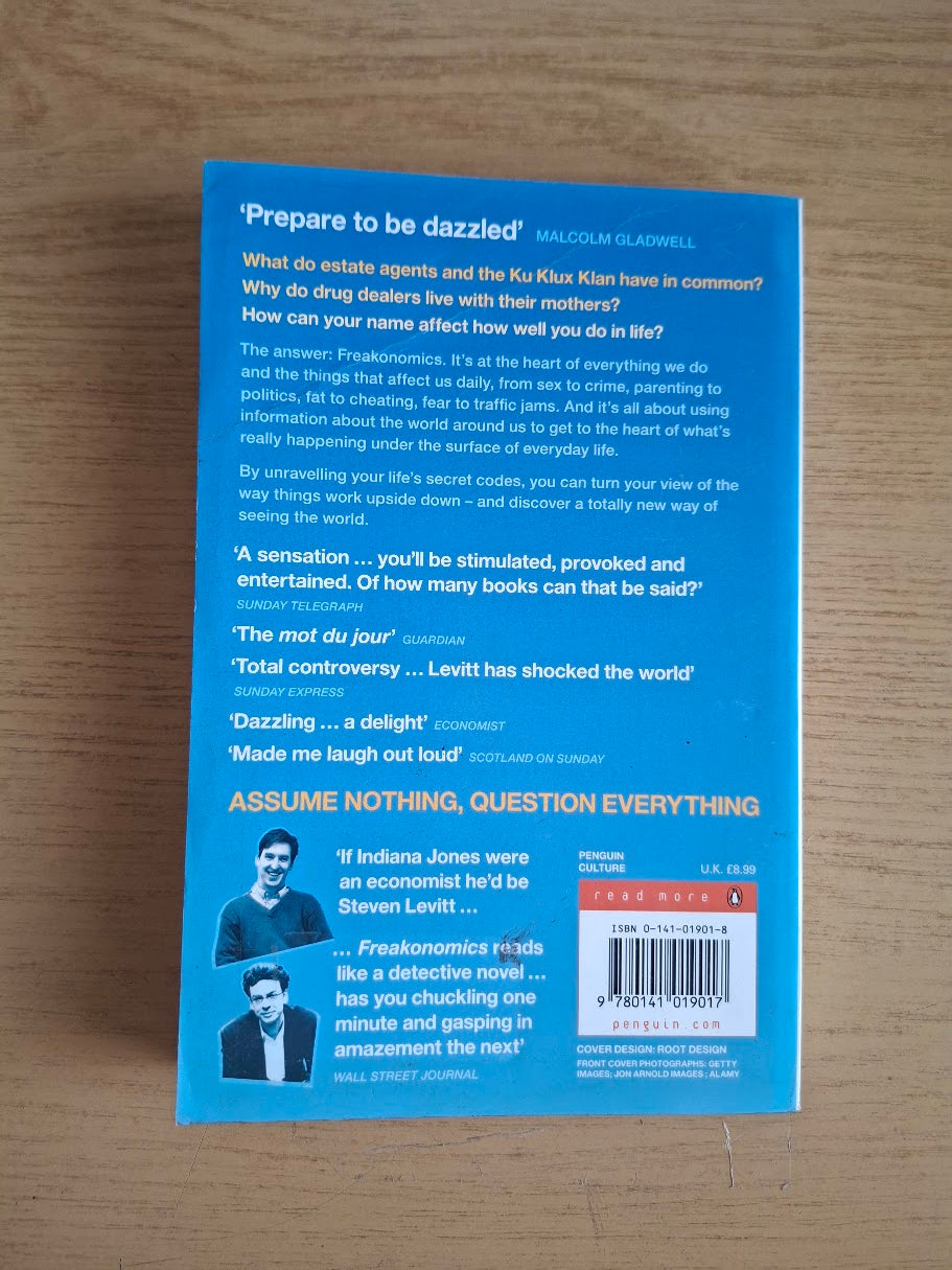 Freakonomics: A Rogue Economist Explores the Hidden Side of Everything – Steven D. Levitt & Stephen J. Dubner (2006 Paperback, Second-Hand Book)