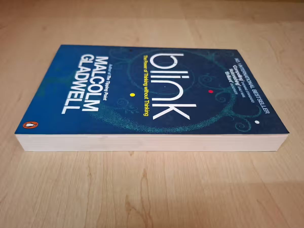 Blink: The Power of Thinking Without Thinking  Malcolm Gladwell (Paperback) (Second-Hand)