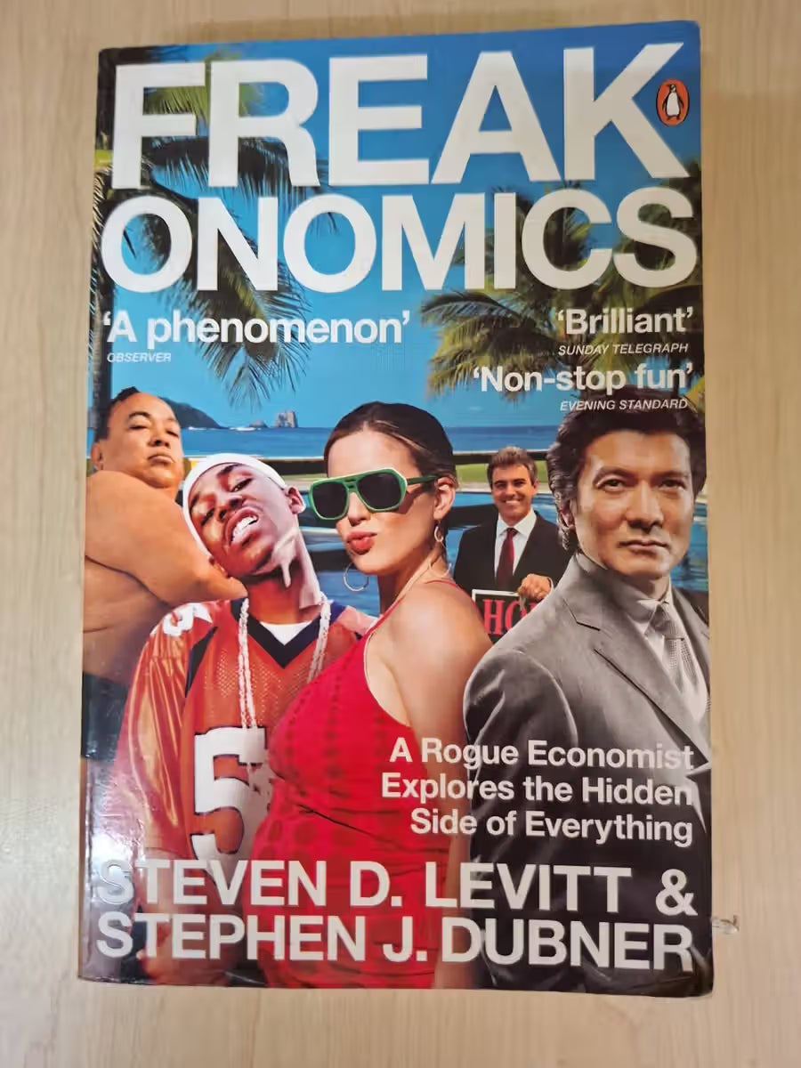 Freakonomics: A Rogue Economist Explores the Hidden Side of Everything  Steven D. Levitt & Stephen (Second-Hand)