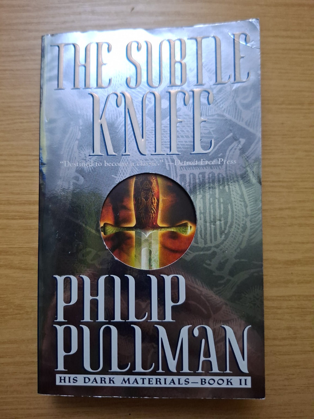 The Subtle Knife – Philip Pullman (Second Hand Book)